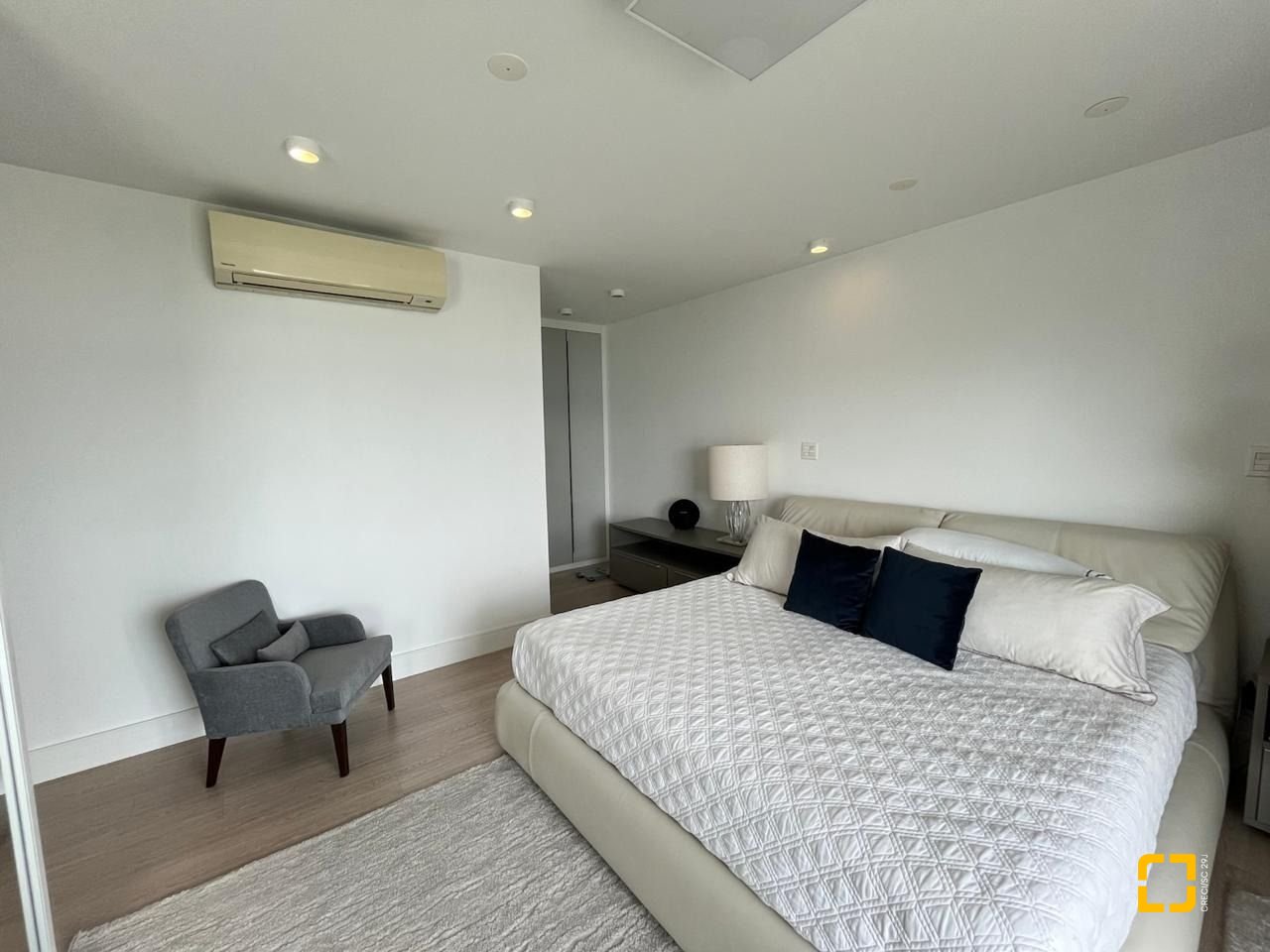 Apartamento com 280m², 4 quartos (sendo 4 suítes), 4 garagens, no bairro Canasvieiras em Florianópolis