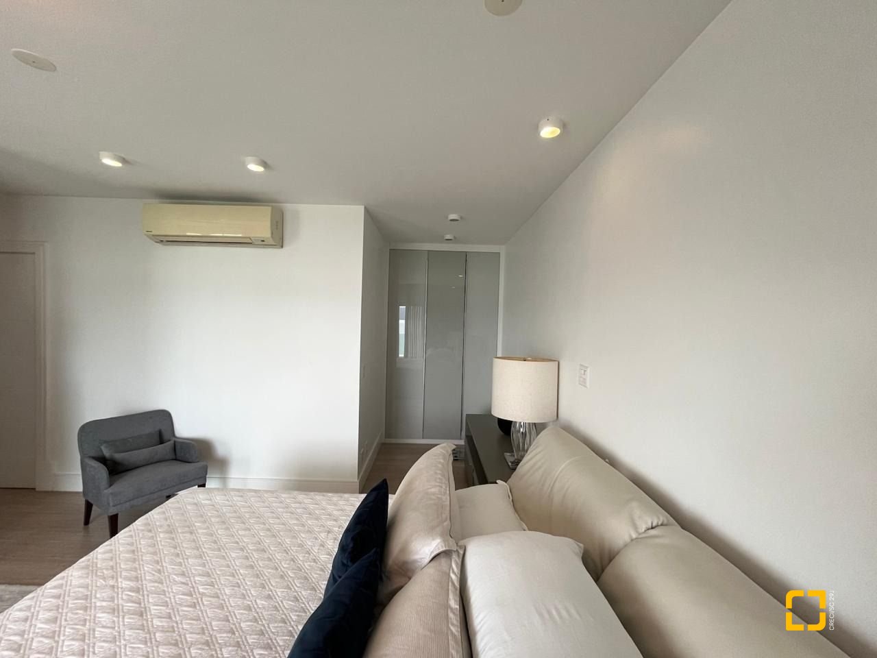Apartamento com 280m², 4 quartos (sendo 4 suítes), 4 garagens, no bairro Canasvieiras em Florianópolis