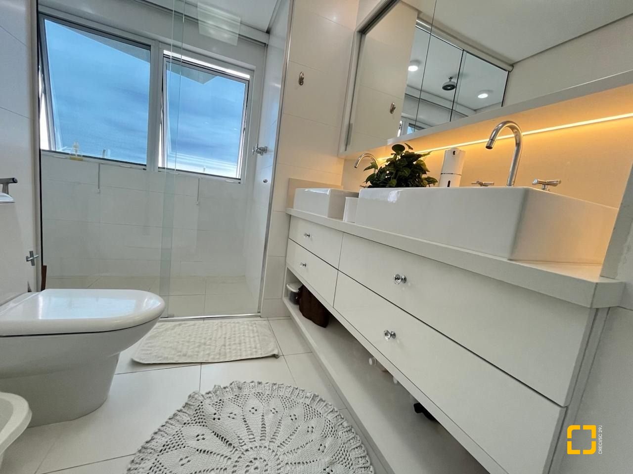 Apartamento com 280m², 4 quartos (sendo 4 suítes), 4 garagens, no bairro Canasvieiras em Florianópolis