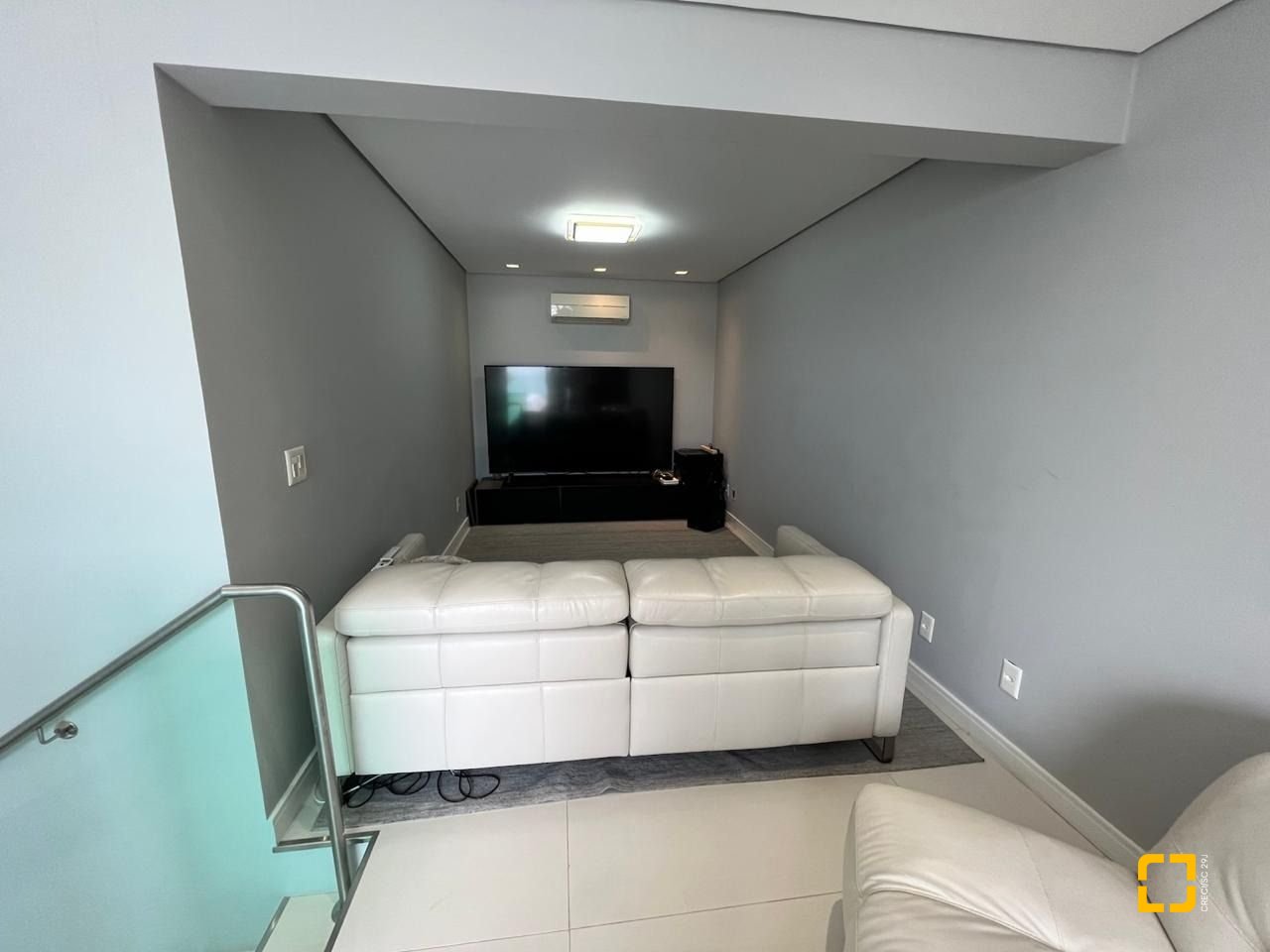 Apartamento com 280m², 4 quartos (sendo 4 suítes), 4 garagens, no bairro Canasvieiras em Florianópolis