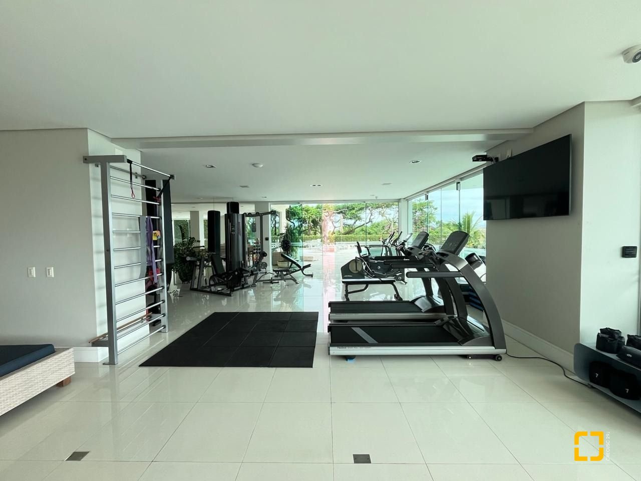 Apartamento com 280m², 4 quartos (sendo 4 suítes), 4 garagens, no bairro Canasvieiras em Florianópolis