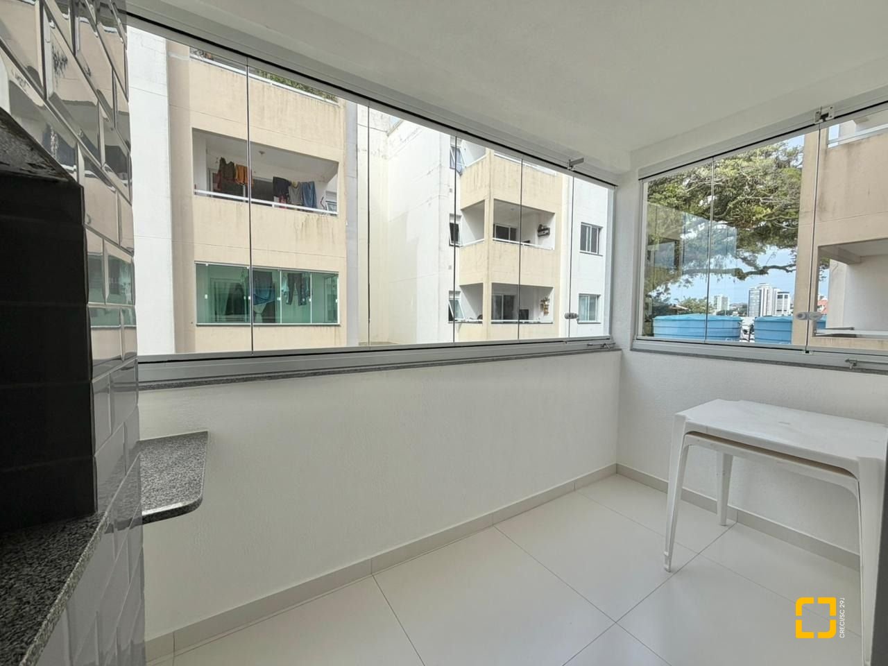 Apartamento com 58m², 2 quartos, 1 garagem, no bairro Balneário em Florianópolis