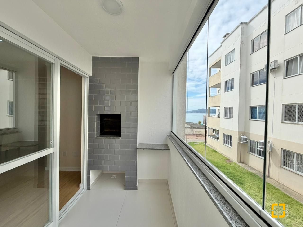 Apartamento com 58m², 2 quartos, 1 garagem, no bairro Balneário em Florianópolis