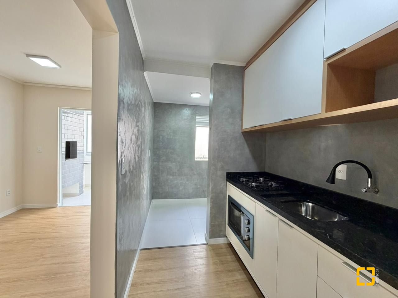 Apartamento com 58m², 2 quartos, 1 garagem, no bairro Balneário em Florianópolis
