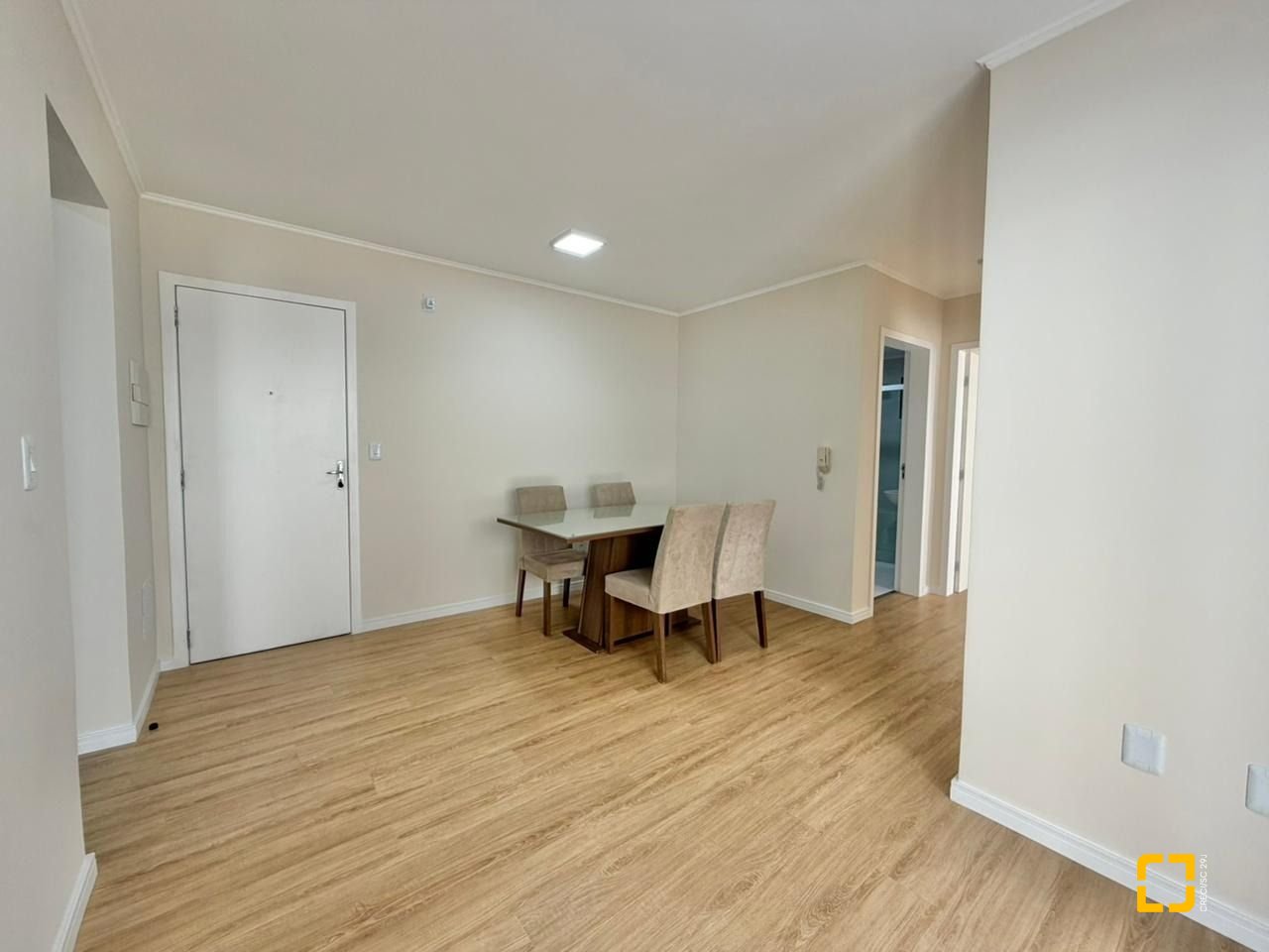 Apartamento com 58m², 2 quartos, 1 garagem, no bairro Balneário em Florianópolis