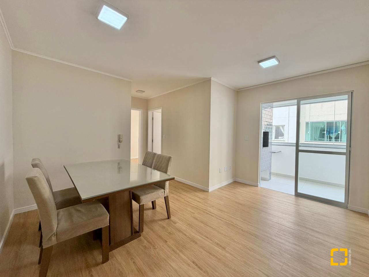 Apartamento com 58m², 2 quartos, 1 garagem, no bairro Balneário em Florianópolis