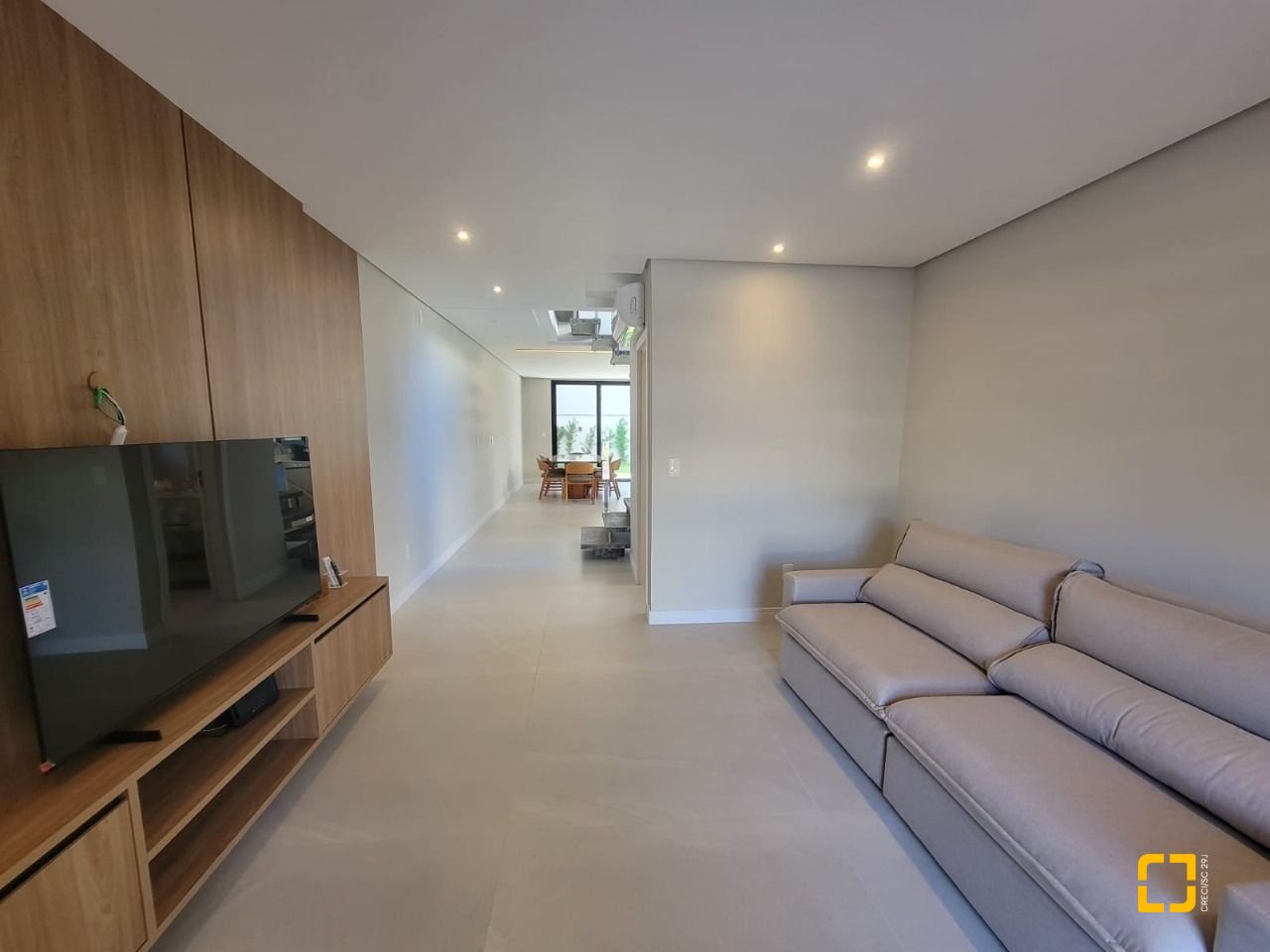 Casa com 217m², 6 quartos (sendo 3 suítes), 2 garagens, no bairro Cachoeira do Bom Jesus em Florianópolis