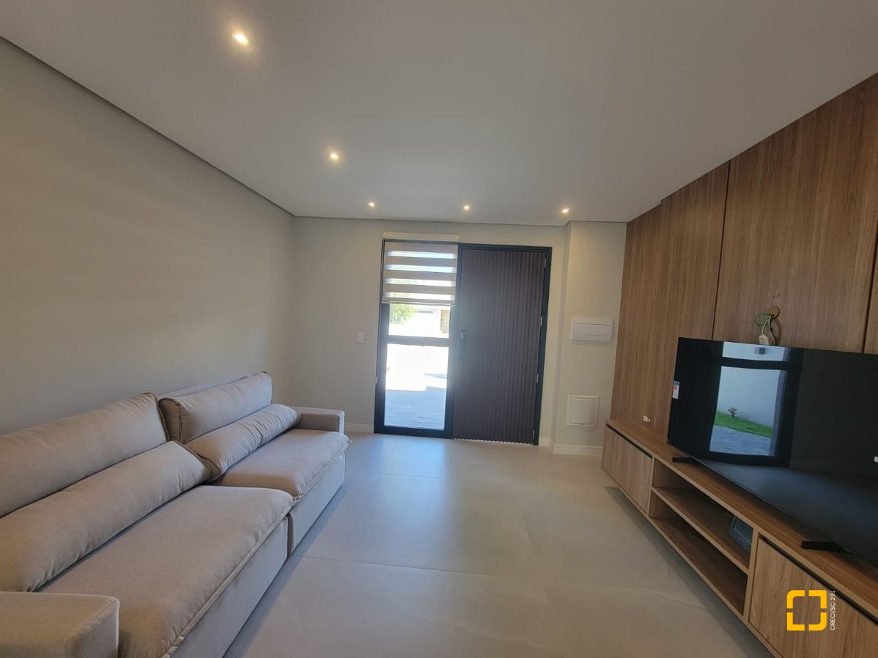 Casa com 217m², 6 quartos (sendo 3 suítes), 2 garagens, no bairro Cachoeira do Bom Jesus em Florianópolis