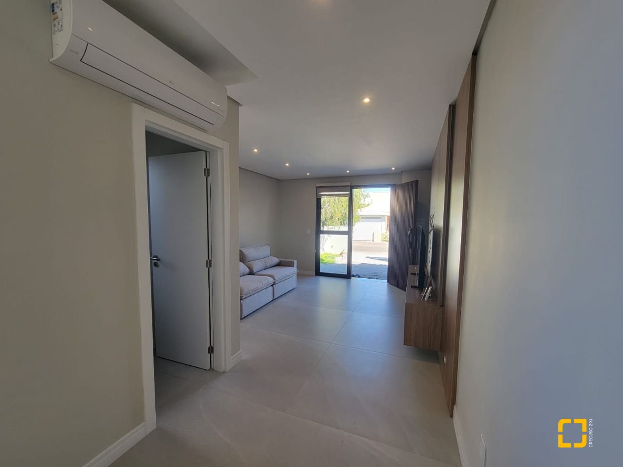 Casa com 217m², 6 quartos (sendo 3 suítes), 2 garagens, no bairro Cachoeira do Bom Jesus em Florianópolis