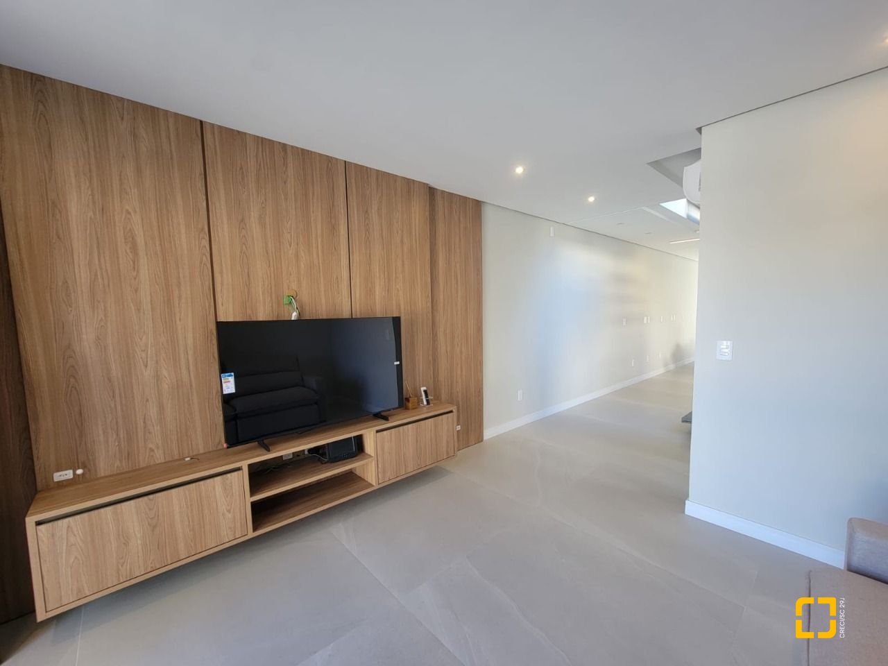 Casa com 217m², 6 quartos (sendo 3 suítes), 2 garagens, no bairro Cachoeira do Bom Jesus em Florianópolis