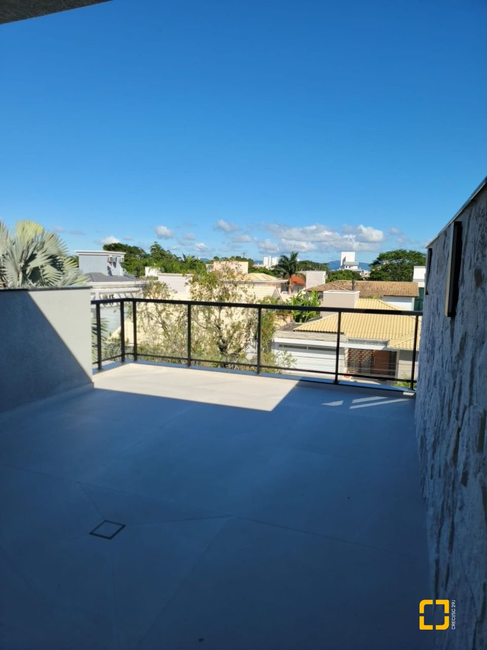 Casa com 217m², 6 quartos (sendo 3 suítes), 2 garagens, no bairro Cachoeira do Bom Jesus em Florianópolis