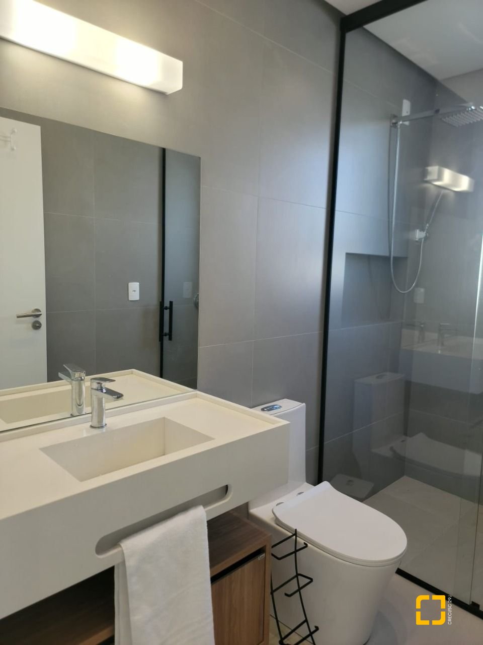 Casa com 217m², 6 quartos (sendo 3 suítes), 2 garagens, no bairro Cachoeira do Bom Jesus em Florianópolis