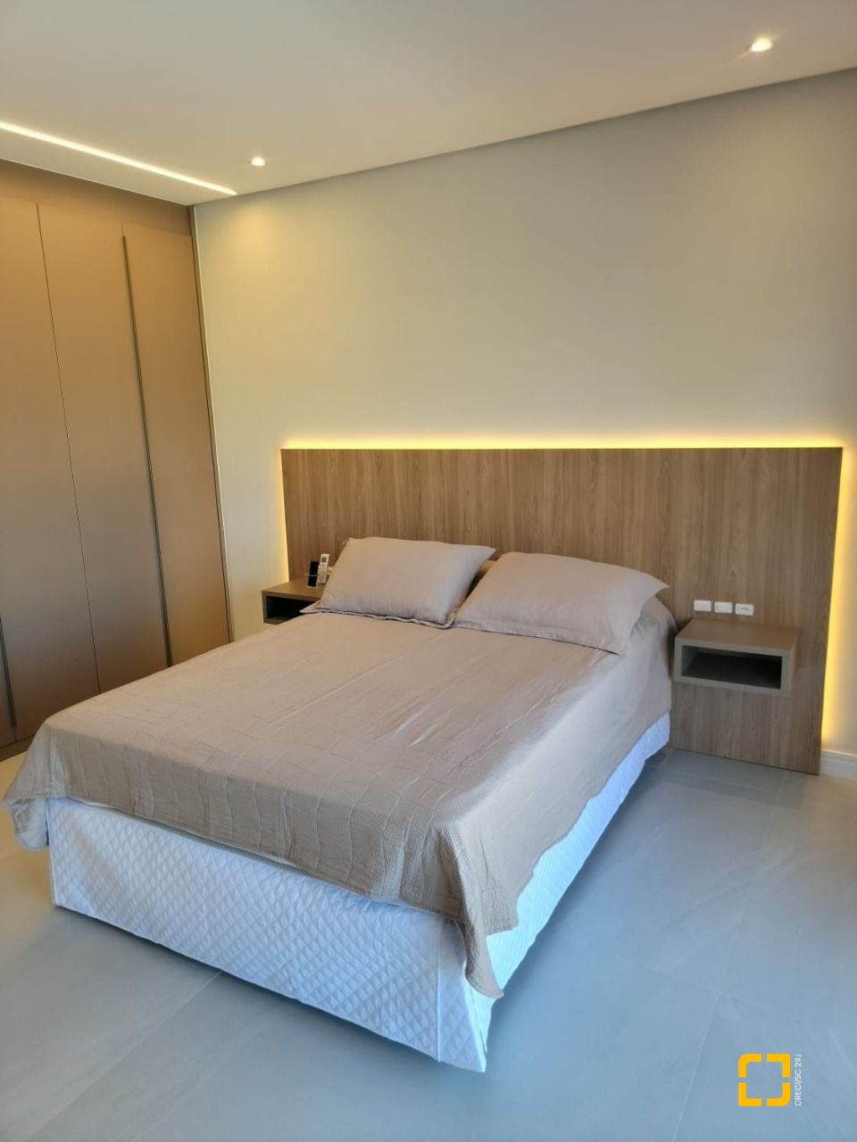 Casa com 217m², 6 quartos (sendo 3 suítes), 2 garagens, no bairro Cachoeira do Bom Jesus em Florianópolis