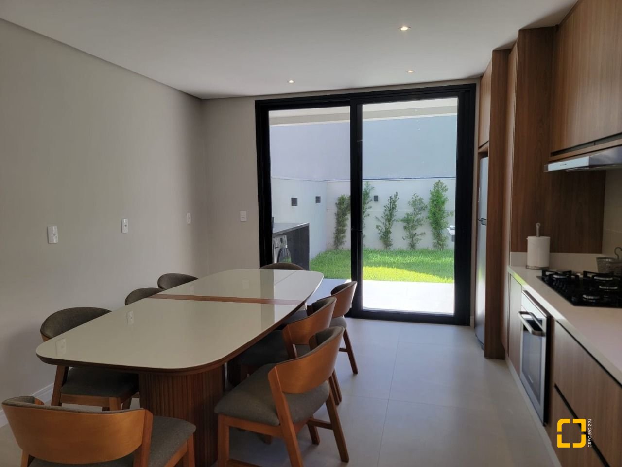 Casa com 217m², 6 quartos (sendo 3 suítes), 2 garagens, no bairro Cachoeira do Bom Jesus em Florianópolis