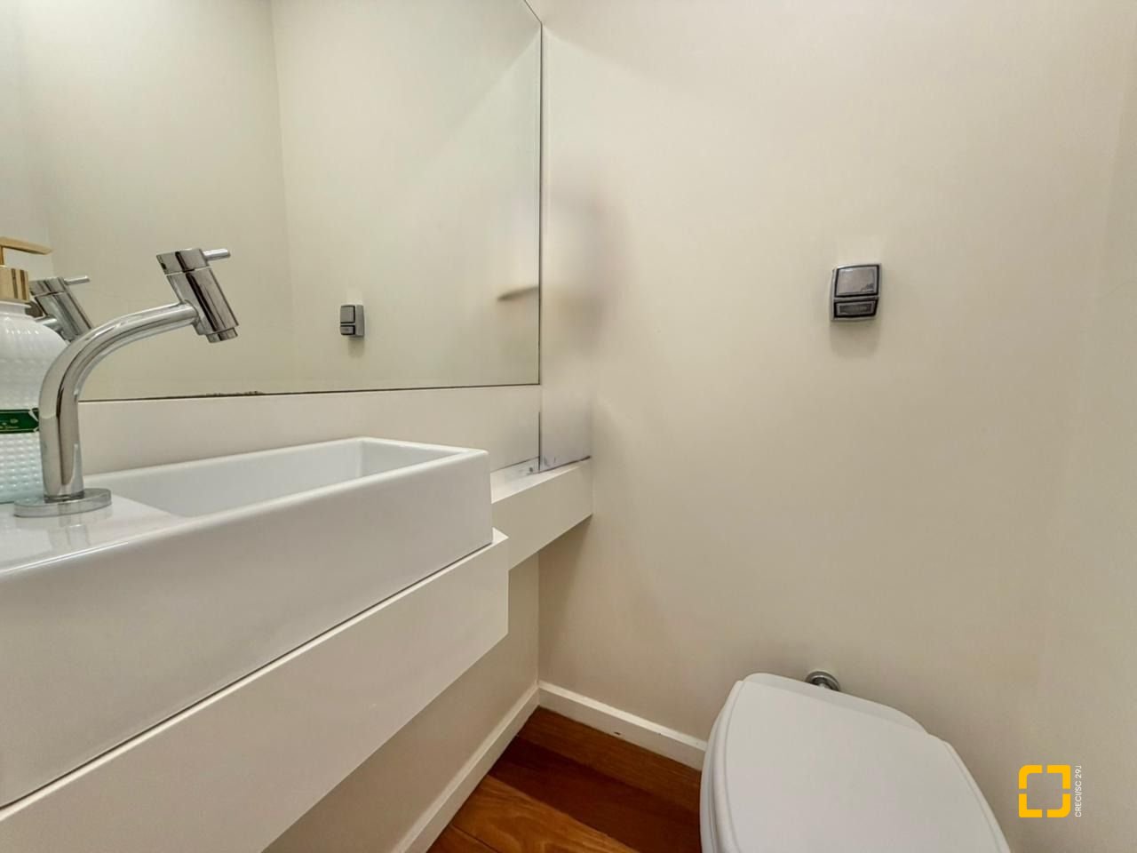 Apartamento com 146m², 5 quartos (sendo 1 suíte), 2 garagens, no bairro Centro em Florianópolis