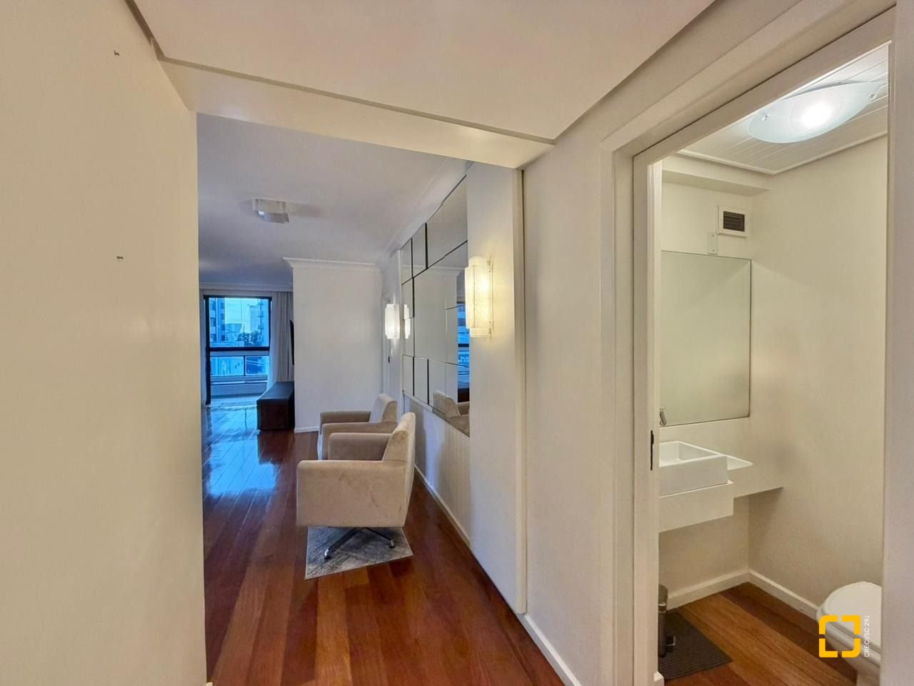 Apartamento com 146m², 5 quartos (sendo 1 suíte), 2 garagens, no bairro Centro em Florianópolis