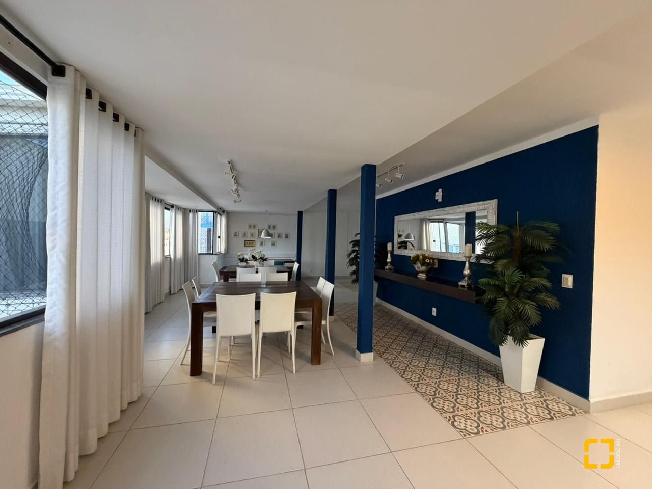 Apartamento com 146m², 5 quartos (sendo 1 suíte), 2 garagens, no bairro Centro em Florianópolis