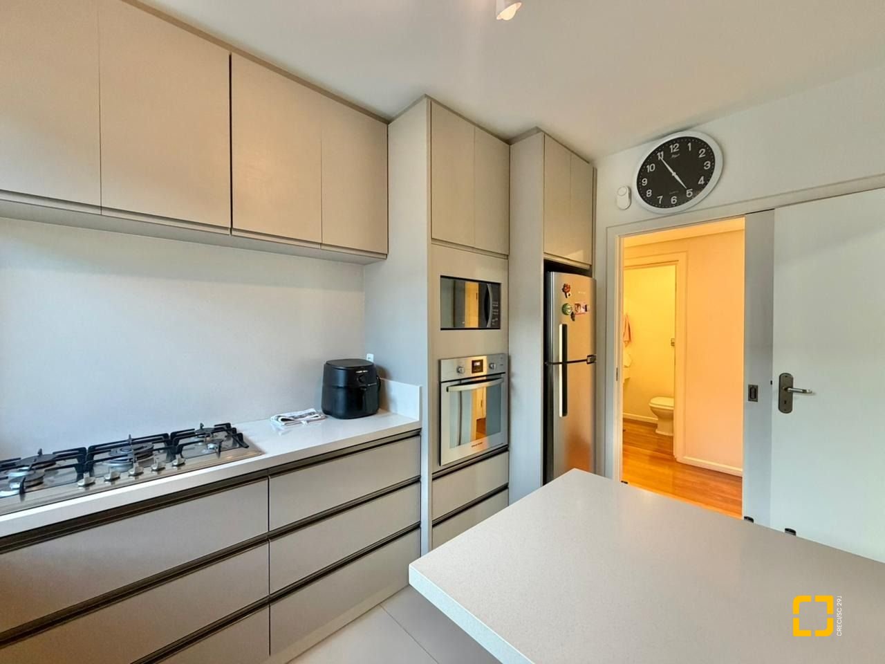 Apartamento com 146m², 5 quartos (sendo 1 suíte), 2 garagens, no bairro Centro em Florianópolis
