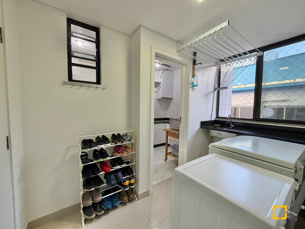 Apartamento com 146m², 5 quartos (sendo 1 suíte), 2 garagens, no bairro Centro em Florianópolis