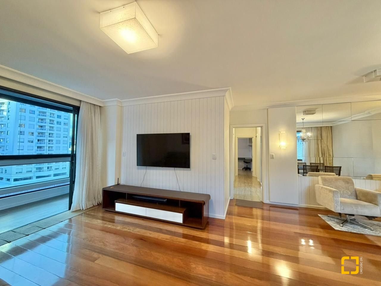 Apartamento com 146m², 5 quartos (sendo 1 suíte), 2 garagens, no bairro Centro em Florianópolis