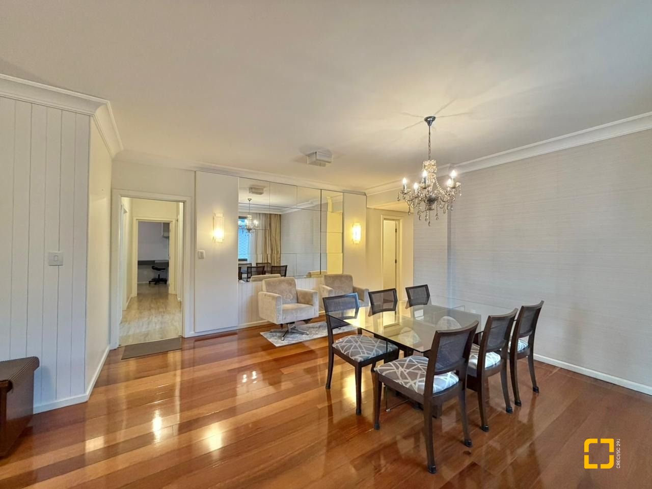 Apartamento com 146m², 5 quartos (sendo 1 suíte), 2 garagens, no bairro Centro em Florianópolis