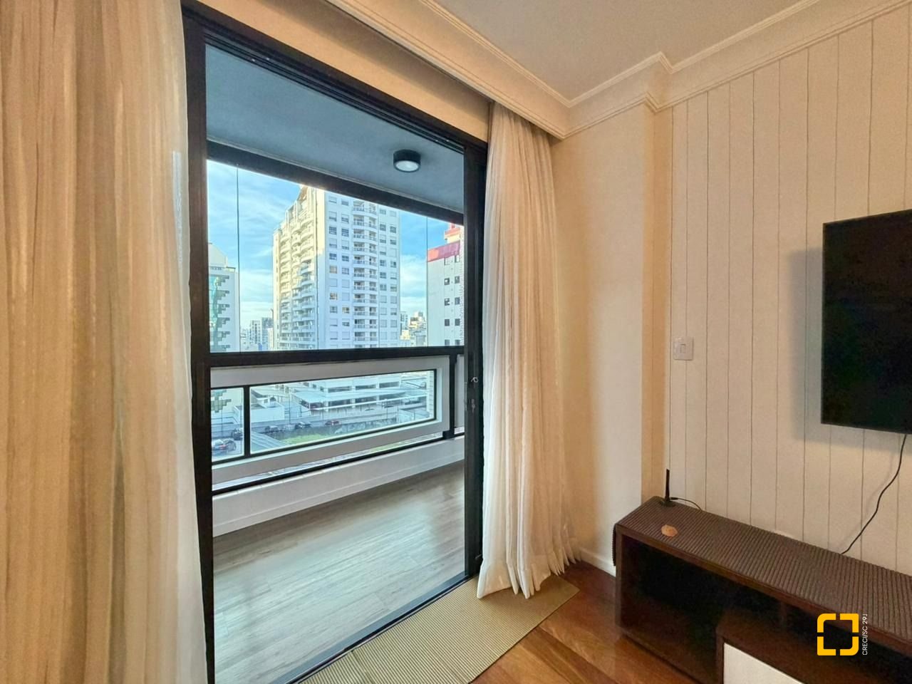 Apartamento com 146m², 5 quartos (sendo 1 suíte), 2 garagens, no bairro Centro em Florianópolis