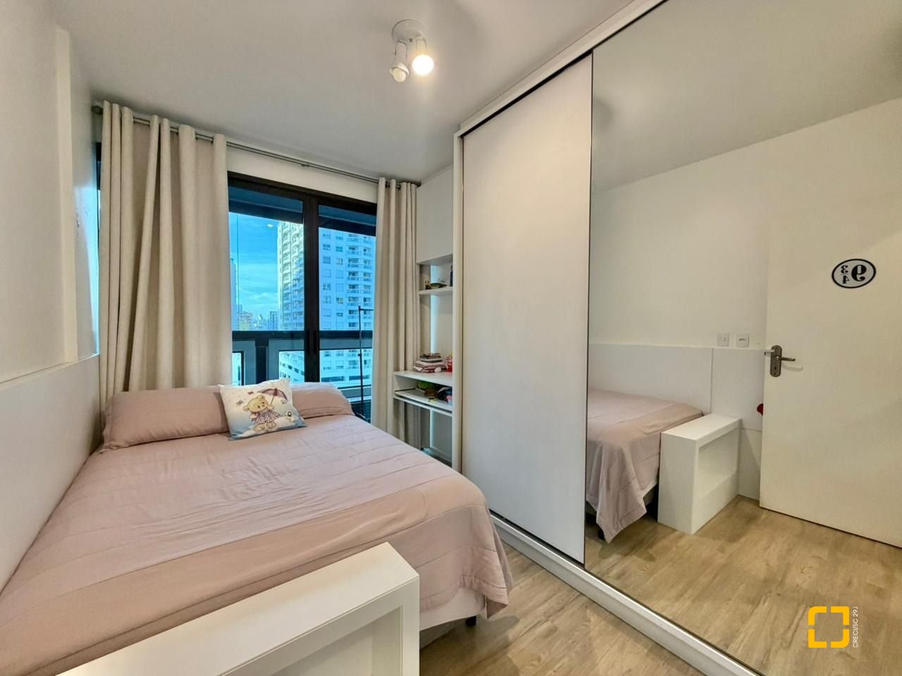 Apartamento com 146m², 5 quartos (sendo 1 suíte), 2 garagens, no bairro Centro em Florianópolis