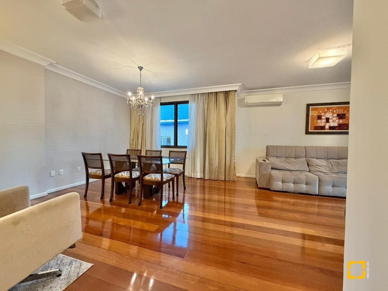 Apartamento com 146m², 5 quartos (sendo 1 suíte), 2 garagens, no bairro Centro em Florianópolis