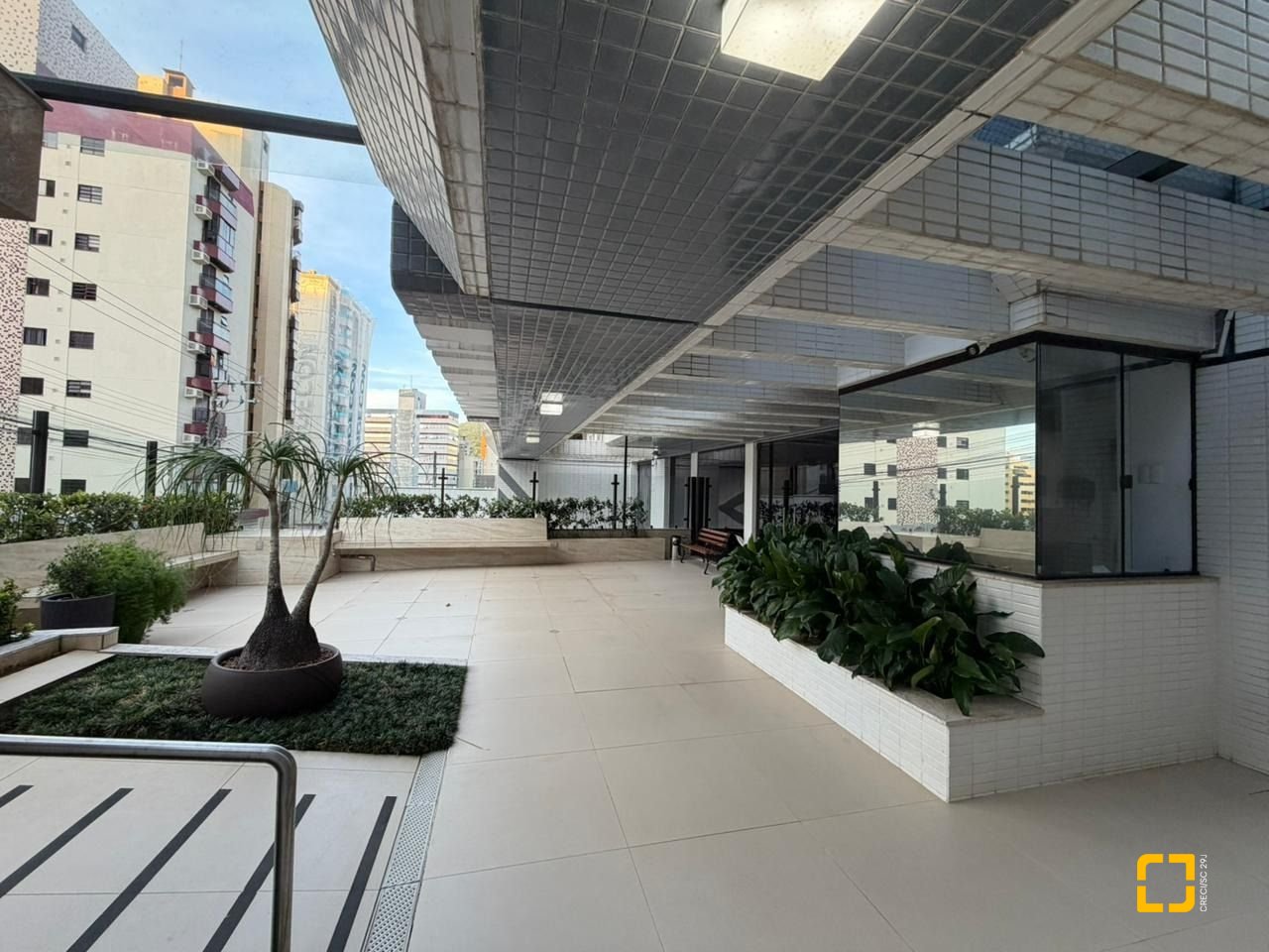 Apartamento com 146m², 5 quartos (sendo 1 suíte), 2 garagens, no bairro Centro em Florianópolis