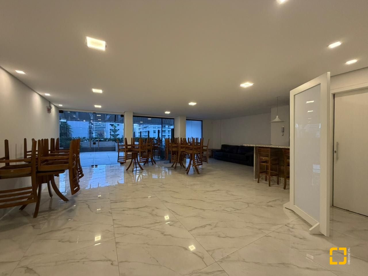 Apartamento com 146m², 5 quartos (sendo 1 suíte), 2 garagens, no bairro Centro em Florianópolis