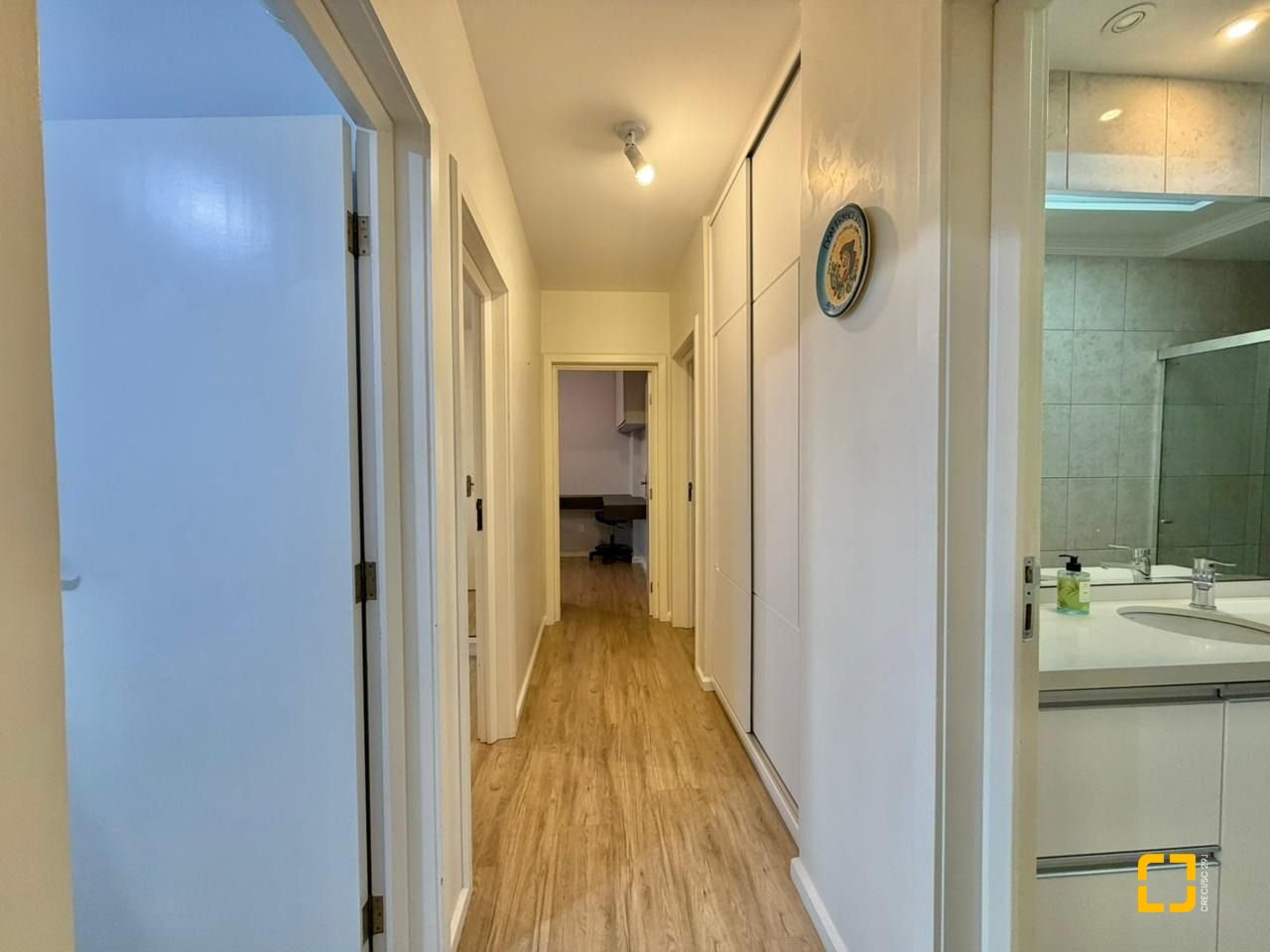 Apartamento com 146m², 5 quartos (sendo 1 suíte), 2 garagens, no bairro Centro em Florianópolis