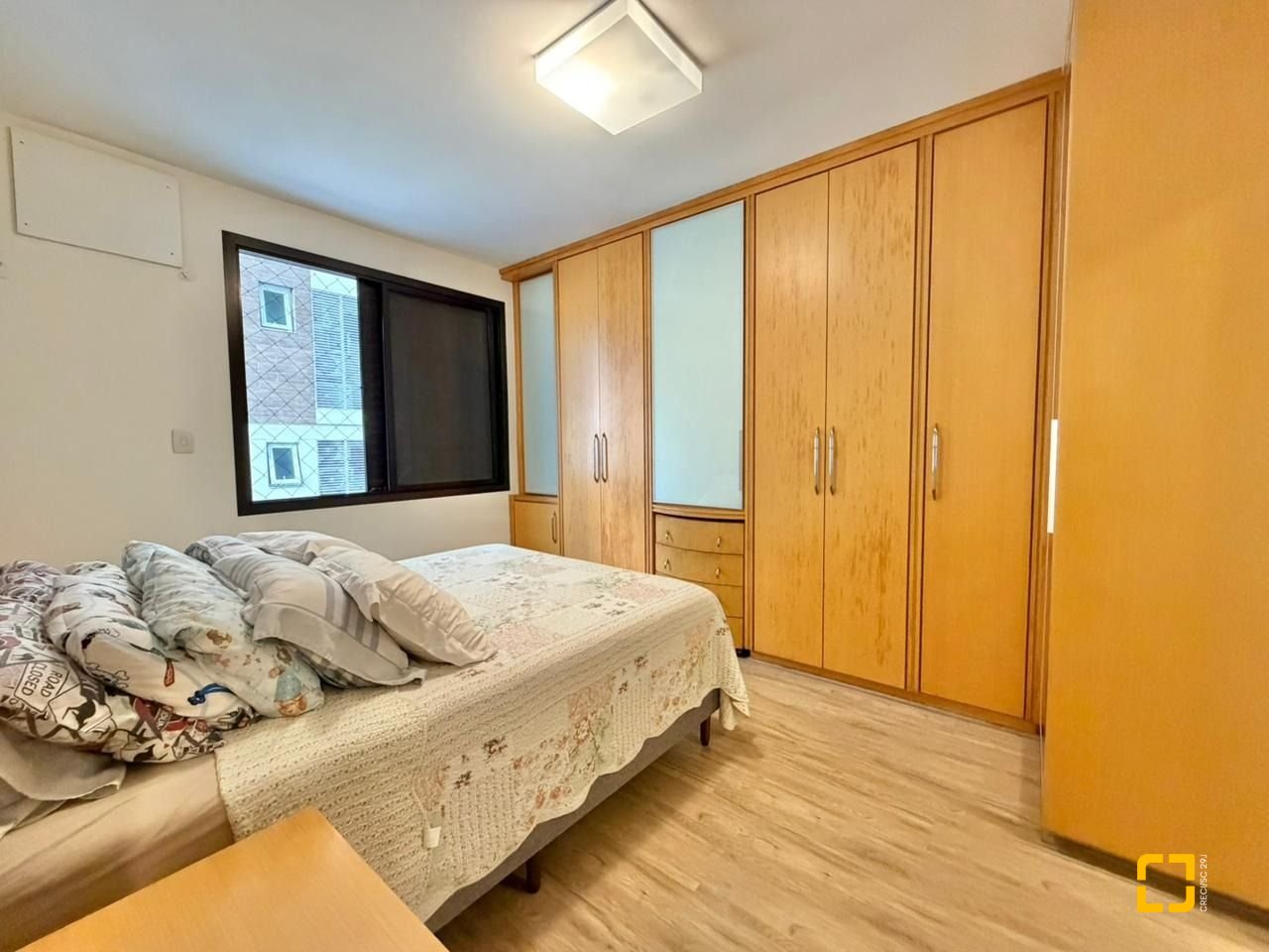 Apartamento com 146m², 5 quartos (sendo 1 suíte), 2 garagens, no bairro Centro em Florianópolis