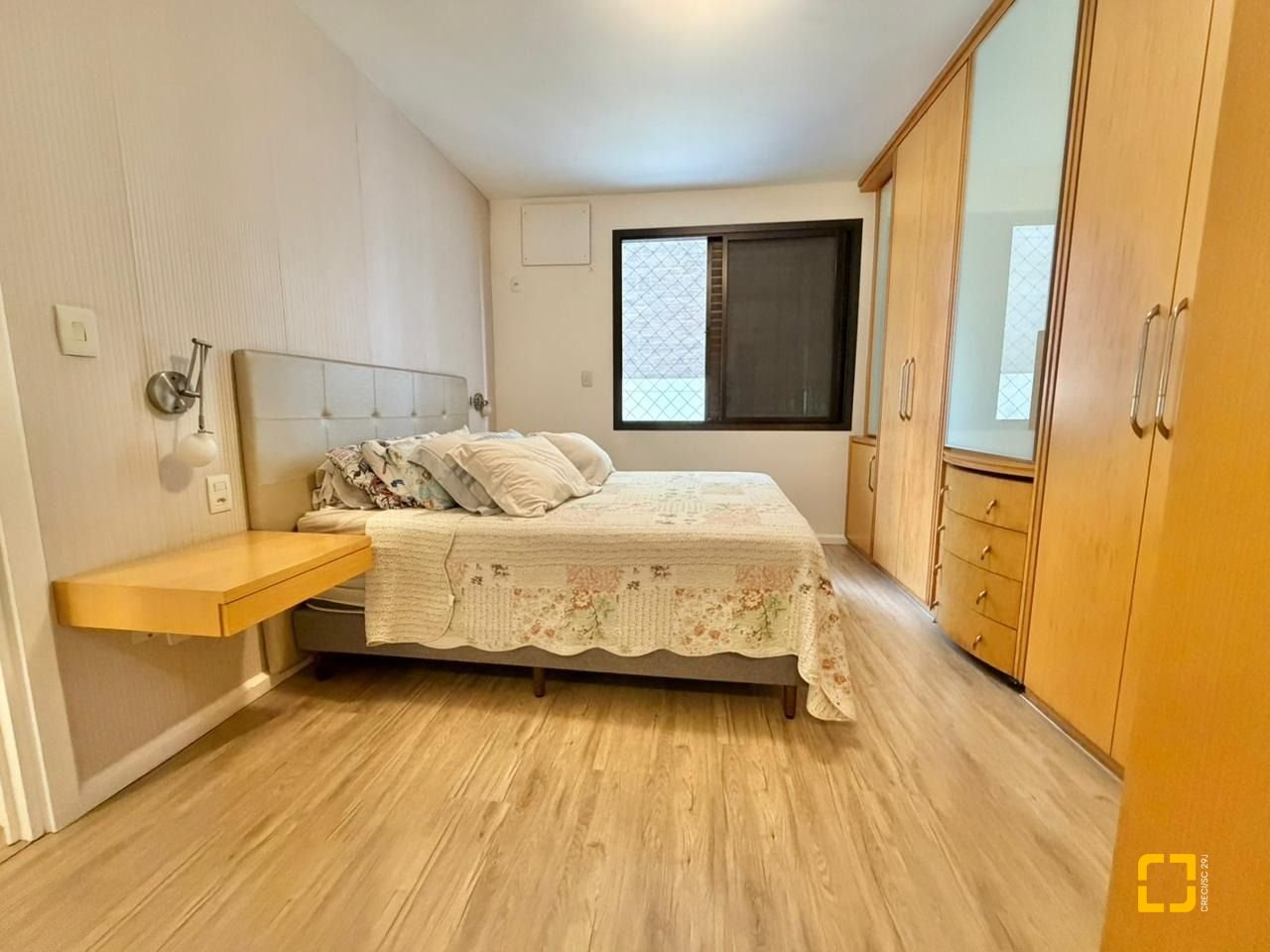 Apartamento com 146m², 5 quartos (sendo 1 suíte), 2 garagens, no bairro Centro em Florianópolis