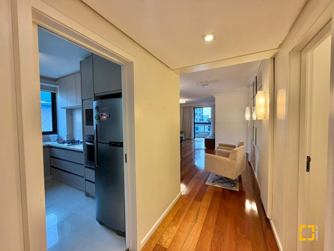Apartamento com 146m², 5 quartos (sendo 1 suíte), 2 garagens, no bairro Centro em Florianópolis