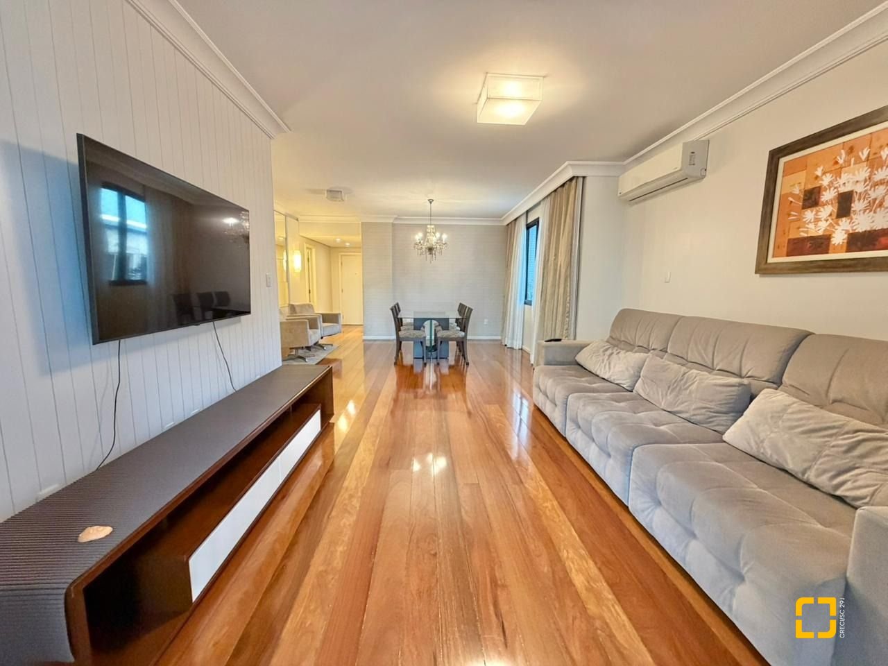 Apartamento com 146m², 5 quartos (sendo 1 suíte), 2 garagens, no bairro Centro em Florianópolis