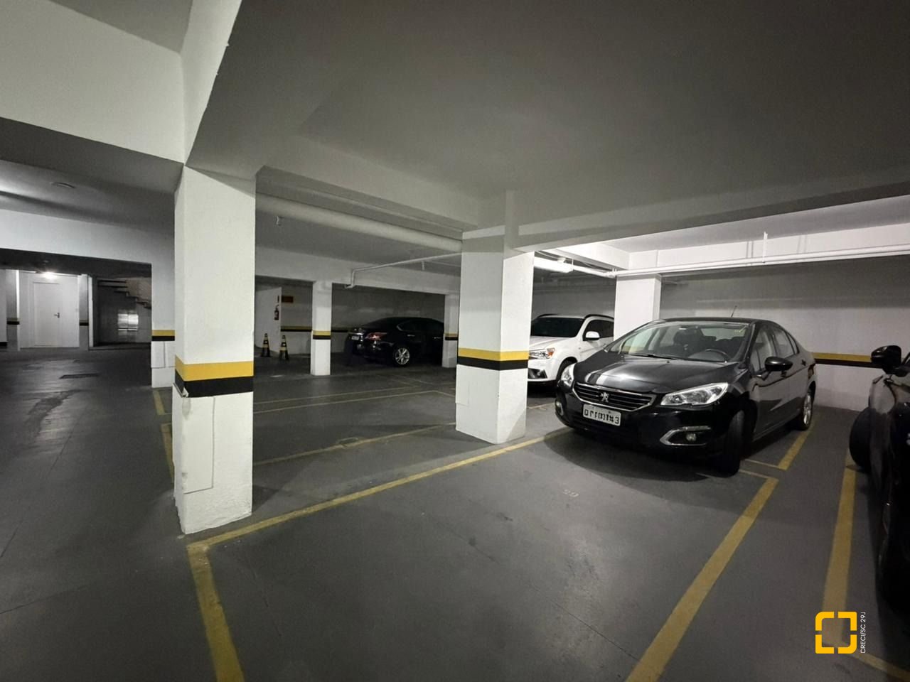 Apartamento com 146m², 5 quartos (sendo 1 suíte), 2 garagens, no bairro Centro em Florianópolis