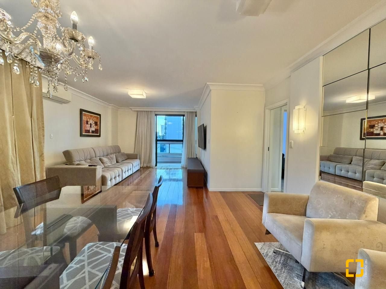 Apartamento com 146m², 5 quartos (sendo 1 suíte), 2 garagens, no bairro Centro em Florianópolis