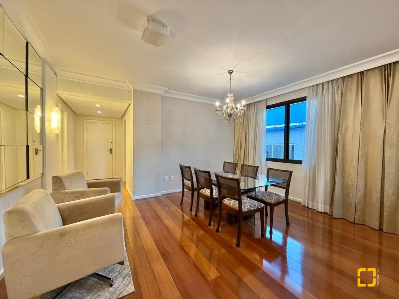 Apartamento com 146m², 5 quartos (sendo 1 suíte), 2 garagens, no bairro Centro em Florianópolis