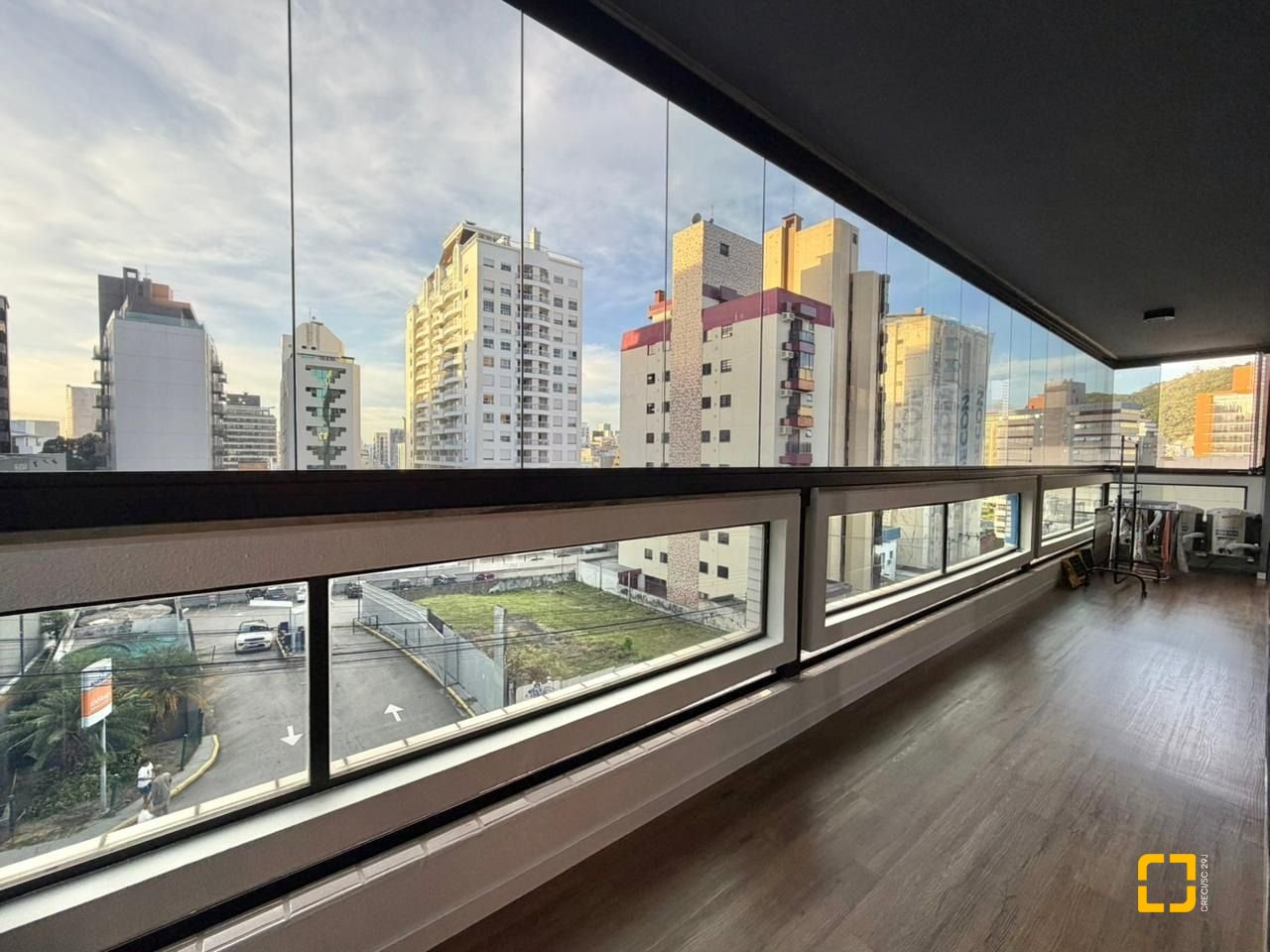 Apartamento com 146m², 5 quartos (sendo 1 suíte), 2 garagens, no bairro Centro em Florianópolis