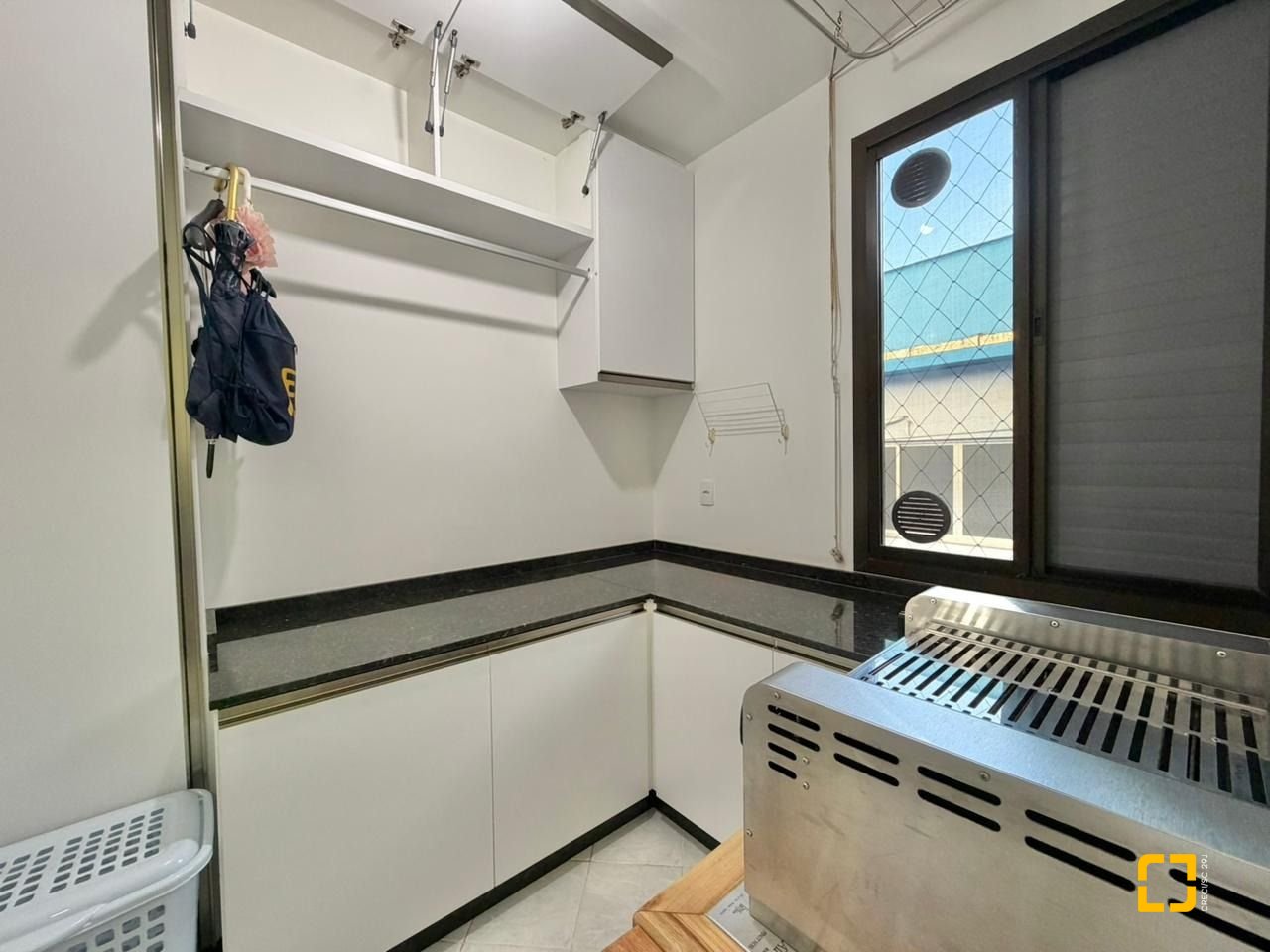 Apartamento com 146m², 5 quartos (sendo 1 suíte), 2 garagens, no bairro Centro em Florianópolis
