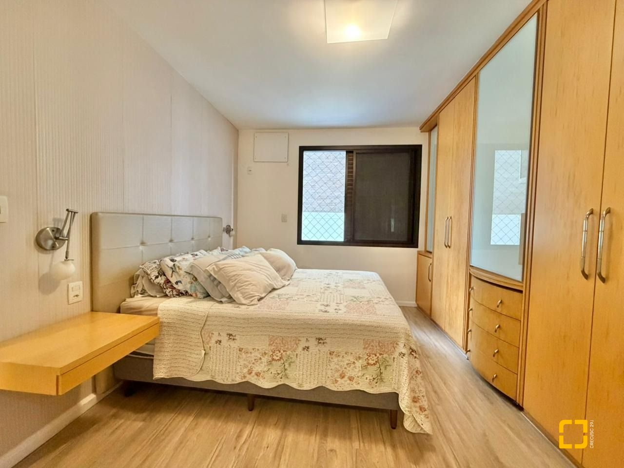Apartamento com 146m², 5 quartos (sendo 1 suíte), 2 garagens, no bairro Centro em Florianópolis
