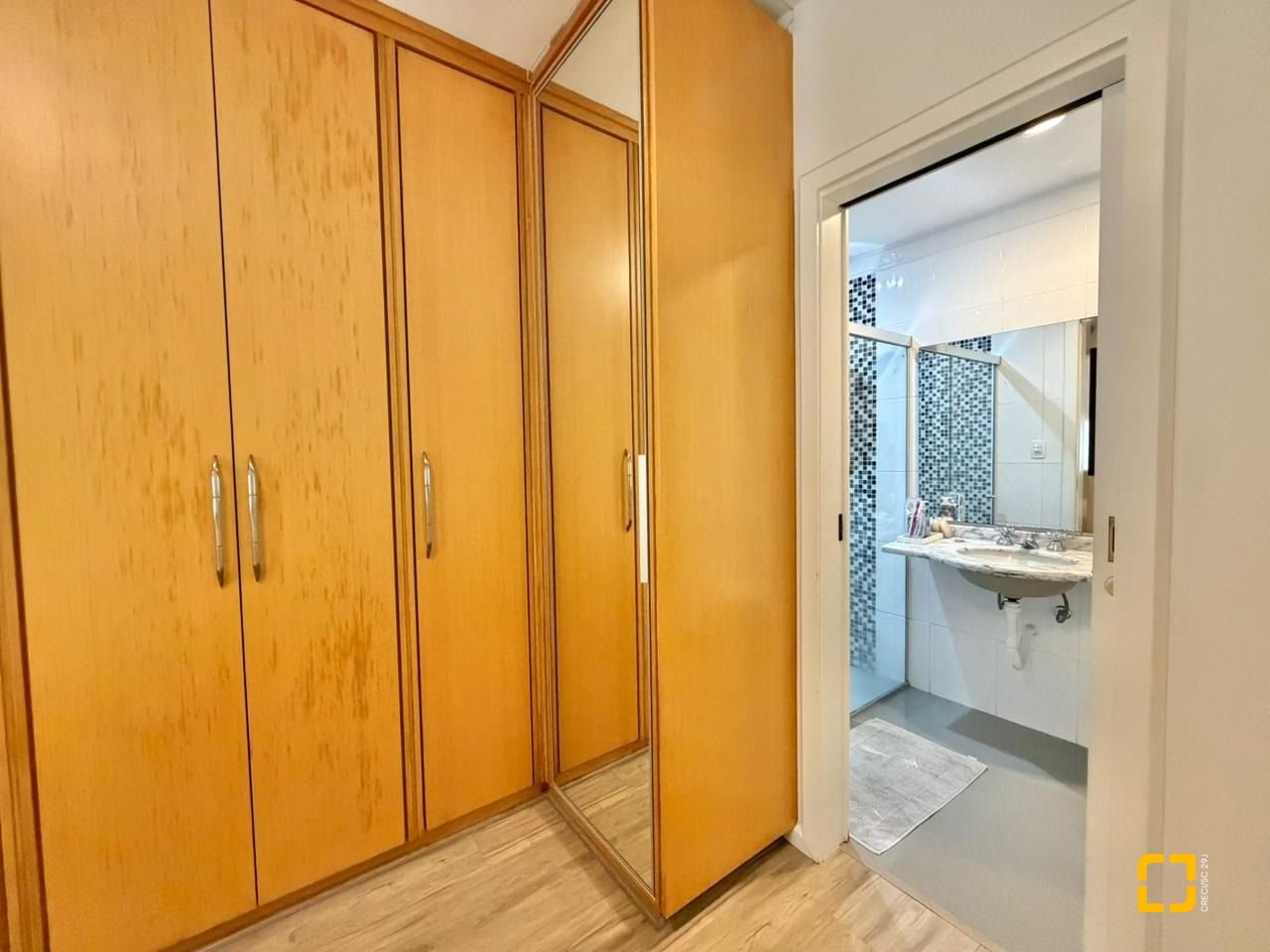 Apartamento com 146m², 5 quartos (sendo 1 suíte), 2 garagens, no bairro Centro em Florianópolis
