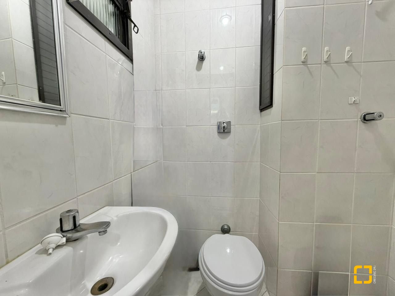 Apartamento com 146m², 5 quartos (sendo 1 suíte), 2 garagens, no bairro Centro em Florianópolis
