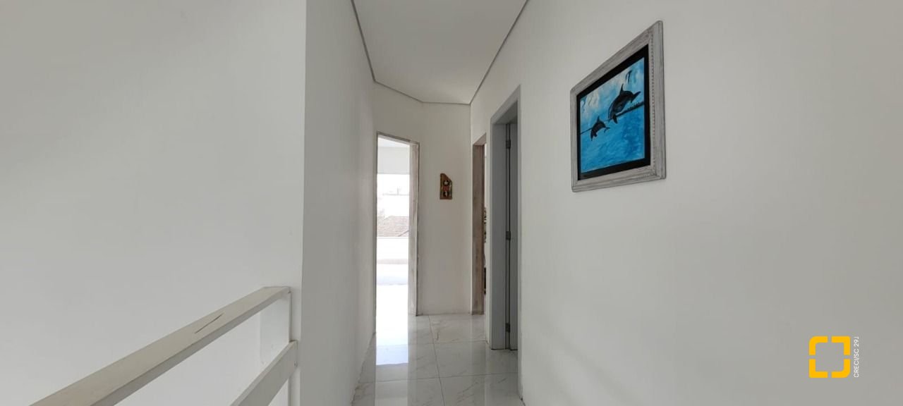 Casa com 300m², 5 quartos (sendo 1 suíte), 2 garagens, no bairro Pedra Branca em Palhoça