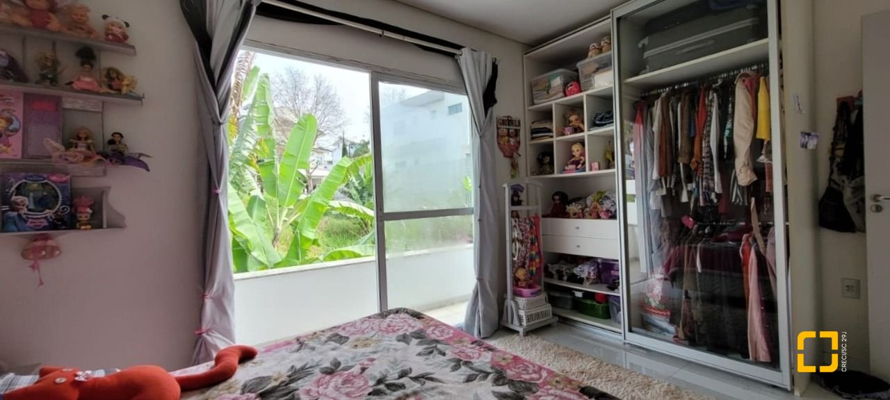 Casa com 300m², 5 quartos (sendo 1 suíte), 2 garagens, no bairro Pedra Branca em Palhoça
