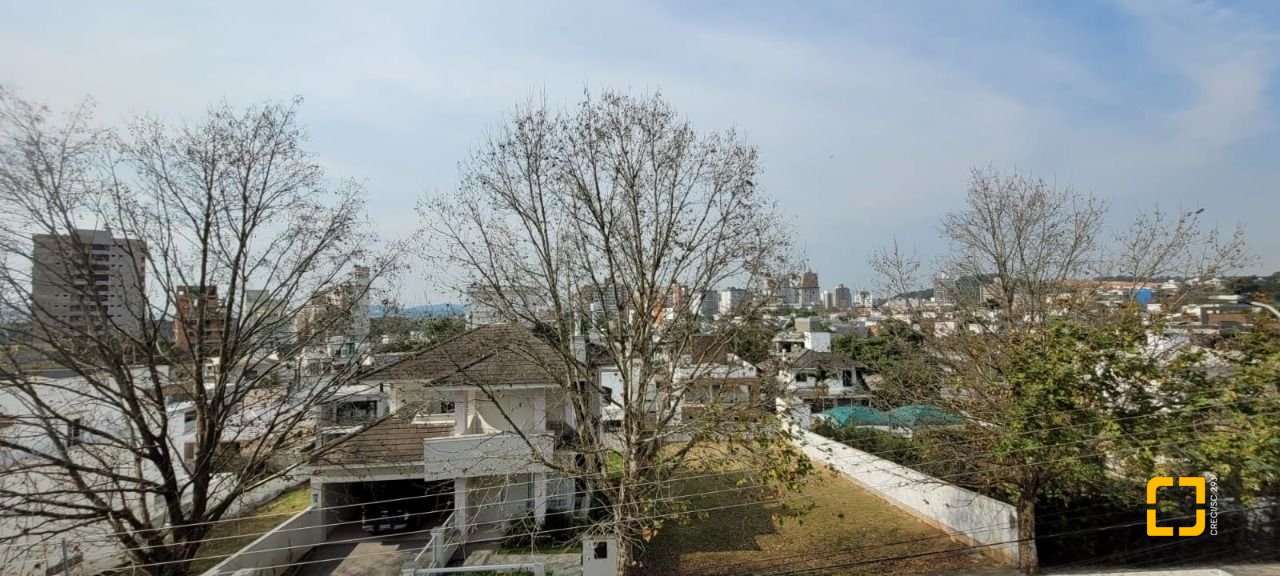 Casa com 300m², 5 quartos (sendo 1 suíte), 2 garagens, no bairro Pedra Branca em Palhoça