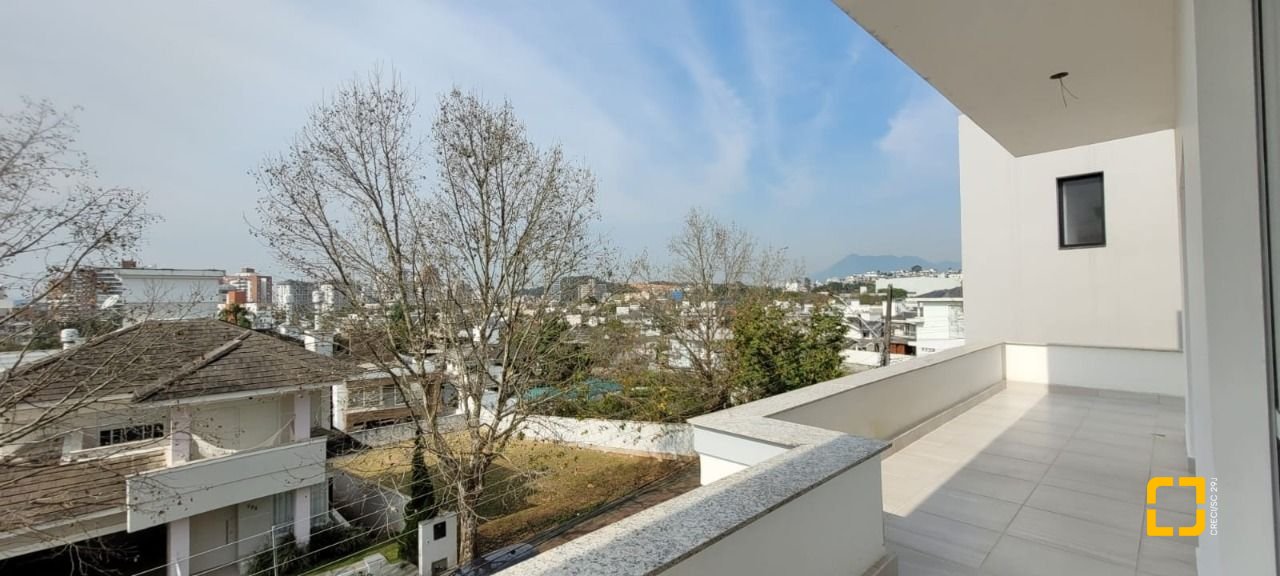 Casa com 300m², 5 quartos (sendo 1 suíte), 2 garagens, no bairro Pedra Branca em Palhoça
