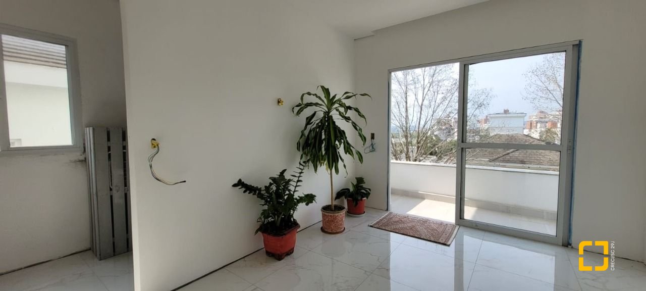 Casa com 300m², 5 quartos (sendo 1 suíte), 2 garagens, no bairro Pedra Branca em Palhoça
