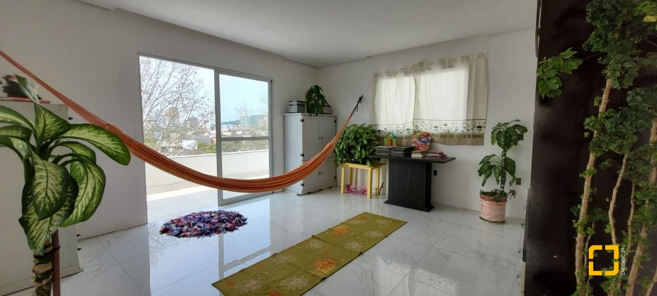 Casa com 300m², 5 quartos (sendo 1 suíte), 2 garagens, no bairro Pedra Branca em Palhoça