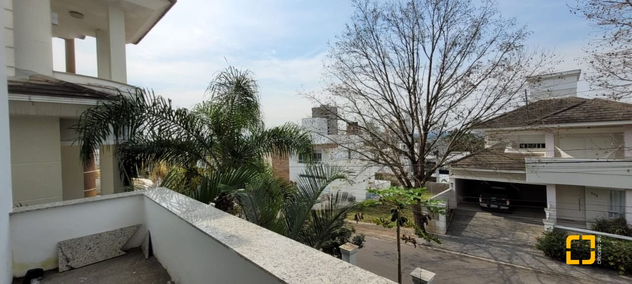 Casa com 300m², 4 quartos (sendo 1 suíte), 2 garagens, no bairro Pedra Branca em Palhoça